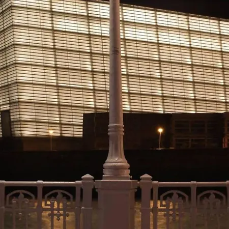 A 100 Metros De La Playa Zurriola San Sebastian